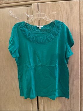 Women’s green Short Sleeve Scoop Neck Top with Pleated Trim